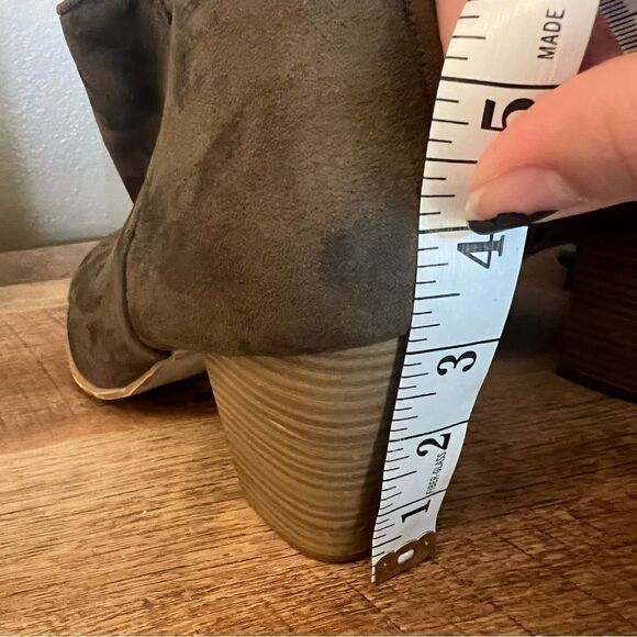 Green Old Navy Sueded Ankle Boot for Women 9 - Picture 8 of 11